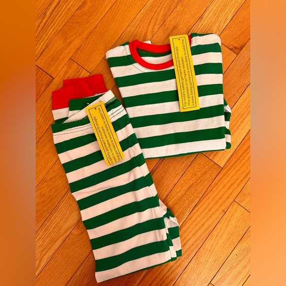 Unisex Fitted Pajamas size 8 NWT - Picture 3 of 4